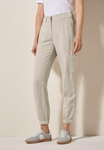 Брюки с накладными карманами