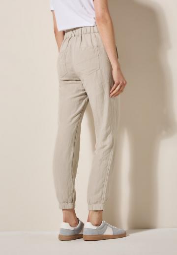 Брюки с накладными карманами