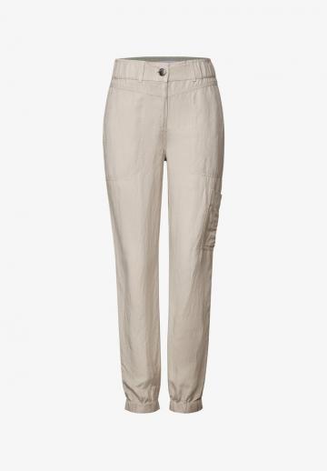 Брюки с накладными карманами