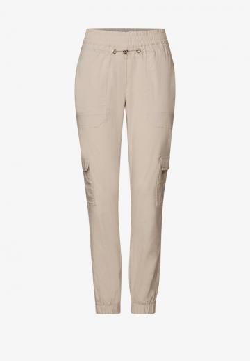 Брюки с накладными карманами