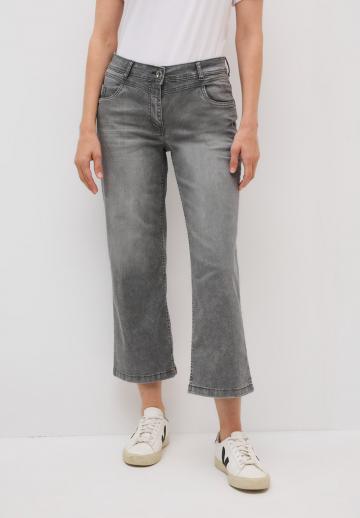 Короткие джинсы