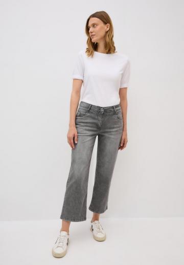 Короткие джинсы