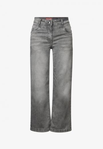 Короткие джинсы