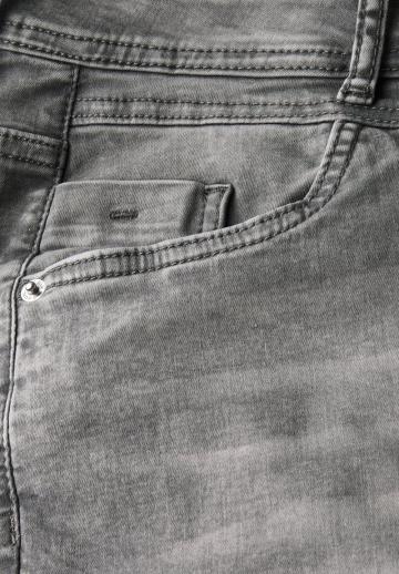 Короткие джинсы