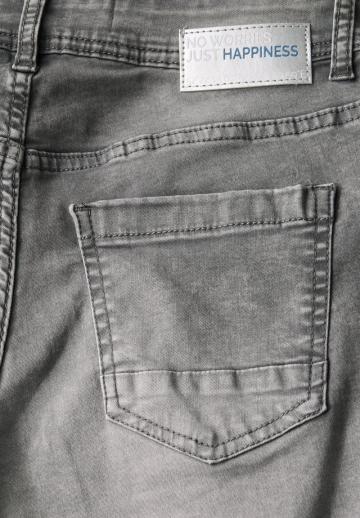 Короткие джинсы