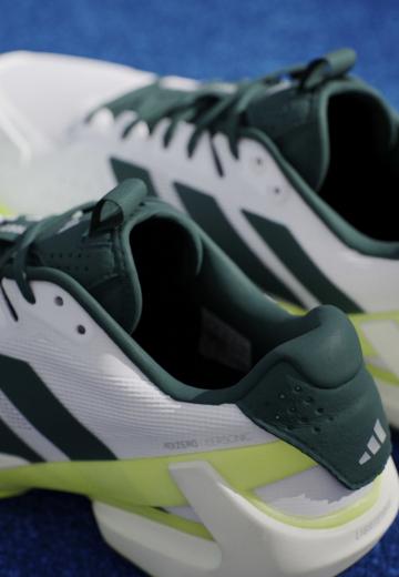 Теннисные кроссовки