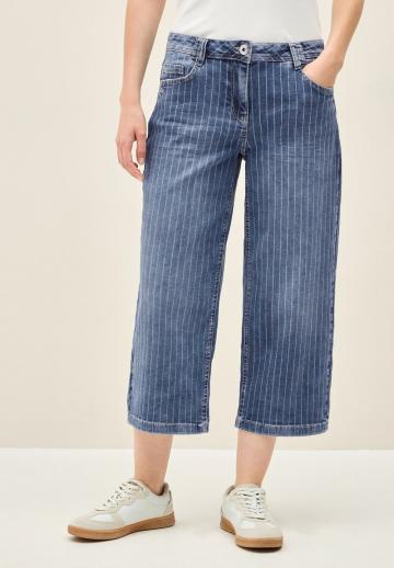 Короткие джинсы