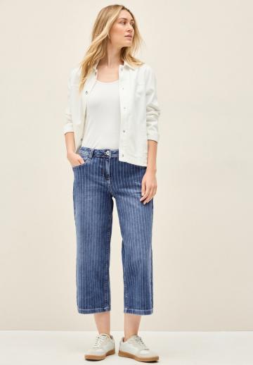 Короткие джинсы