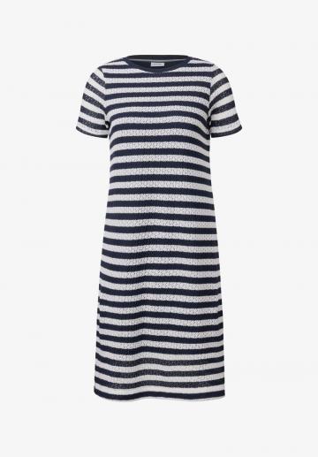 Вязаное платье