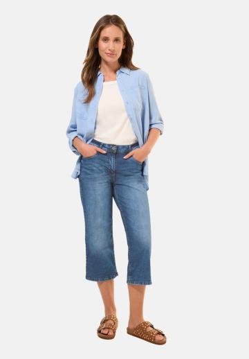 Короткие джинсы