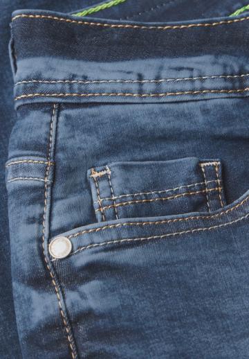 Короткие джинсы