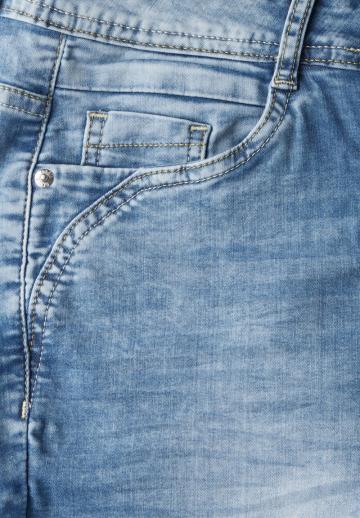 Короткие джинсы