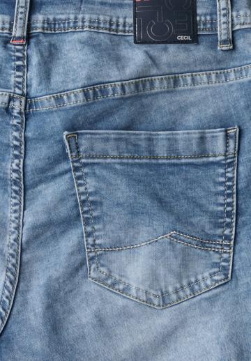 Короткие джинсы