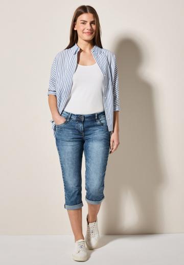 Короткие джинсы