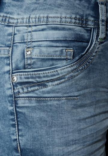 Короткие джинсы