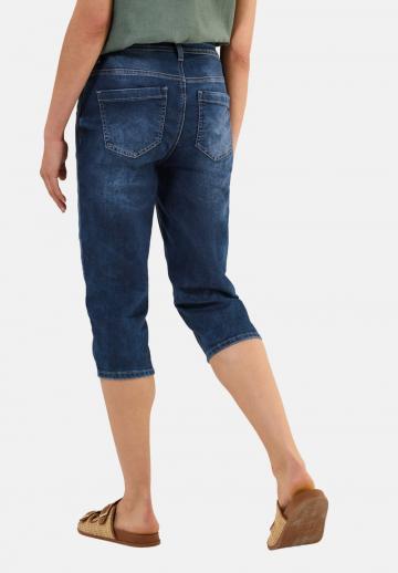 Короткие джинсы
