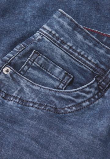 Короткие джинсы