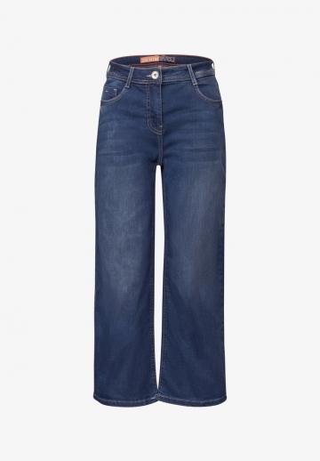 Короткие джинсы