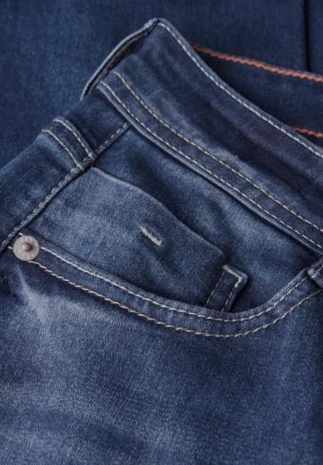 Короткие джинсы