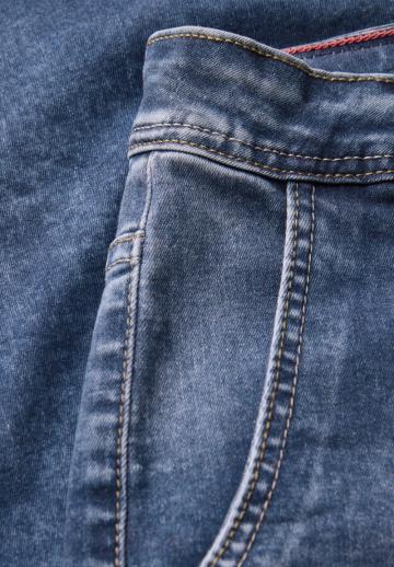 Короткие джинсы