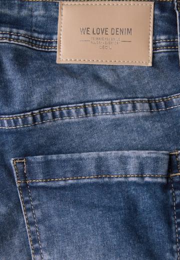 Короткие джинсы