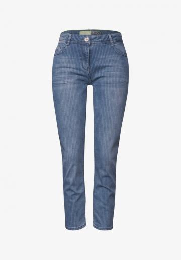 Короткие джинсы