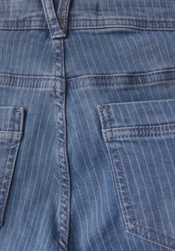 Короткие джинсы