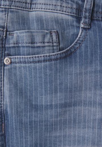 Короткие джинсы