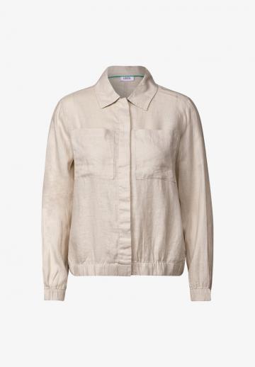 Куртка с накладнымит карманами