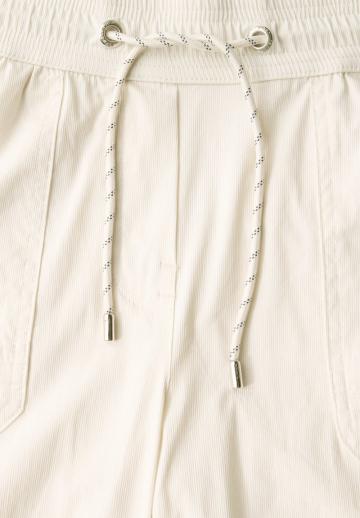 Брюки с накладными карманами