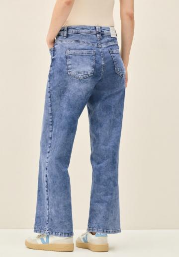 Прямые джинсы