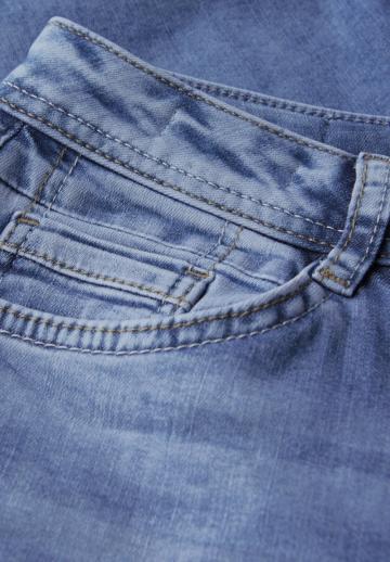 Прямые джинсы