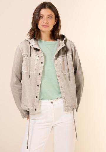 Джинсовая куртка