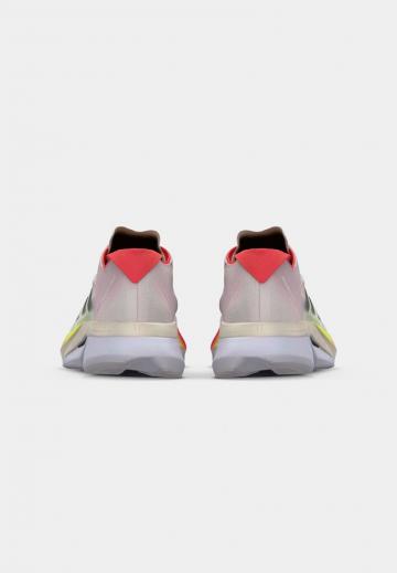 Беговые кроссовки