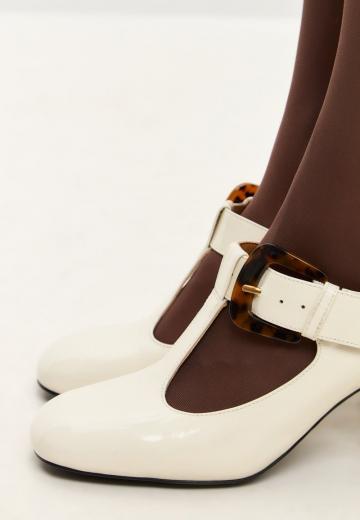 Туфли с высоким носом