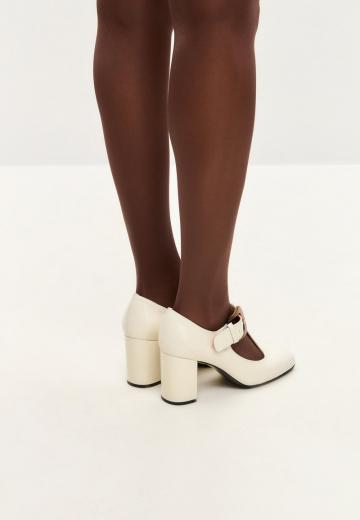 Туфли с высоким носом