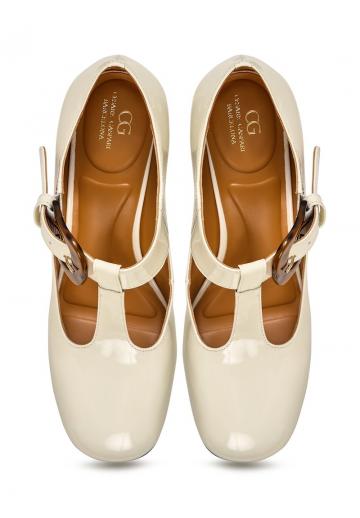 Туфли с высоким носом