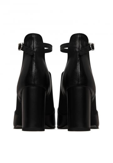 Туфли с высоким носом