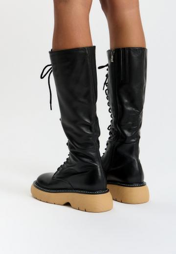 Сапоги на шнуровке