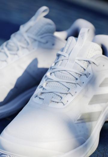 Теннисные кроссовки