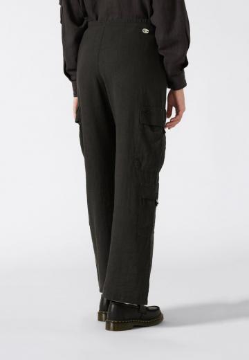 Брюки с накладными карманами