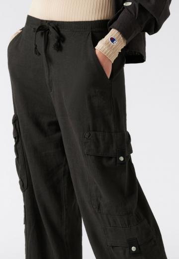 Брюки с накладными карманами