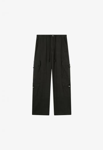 Брюки с накладными карманами