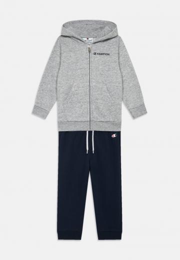 Набор одежды