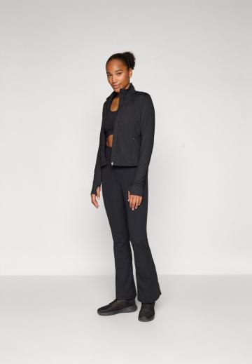 Спортивная куртка