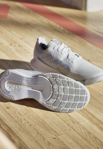 Кроссовки для зала