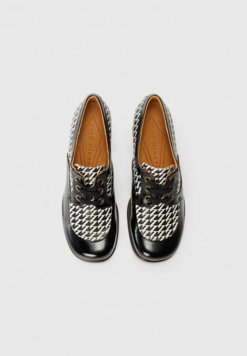 Туфли на шнуровке