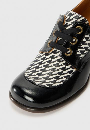 Туфли на шнуровке