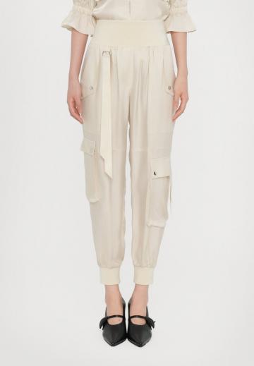 Брюки с накладными карманами