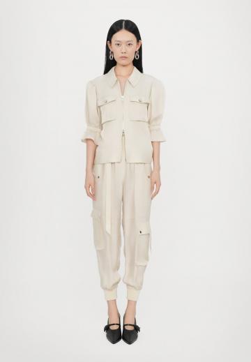 Брюки с накладными карманами